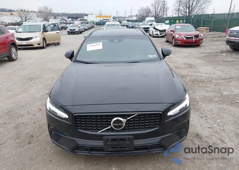 2021 Volvo V90 T6 R-Design z USA, uszkodzony, nr VIN YV1A22VM8M1165603